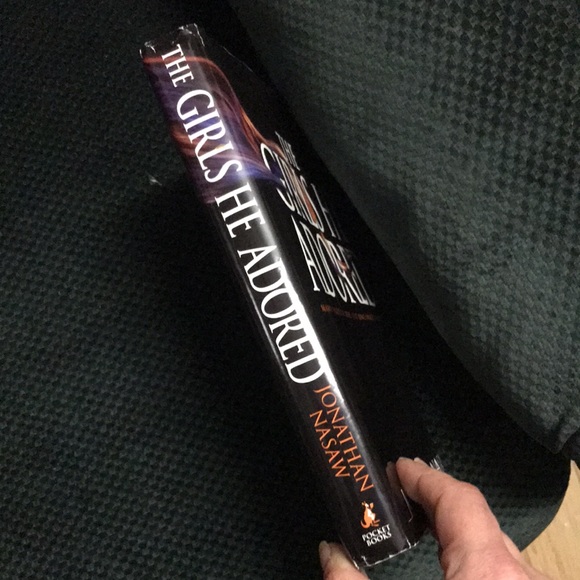 “ The girls he adored”. Johnathan Nasaw hardback - Picture 10 of 14